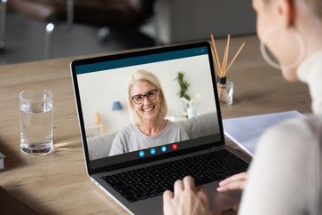 psykolog i videosamtale med klient